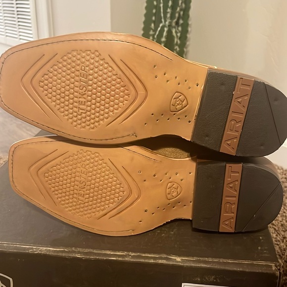 NWT Ariat Futurity Boon Buckskin Roughout/ Something Borrowed cutter toe boots - Picture 11 of 11